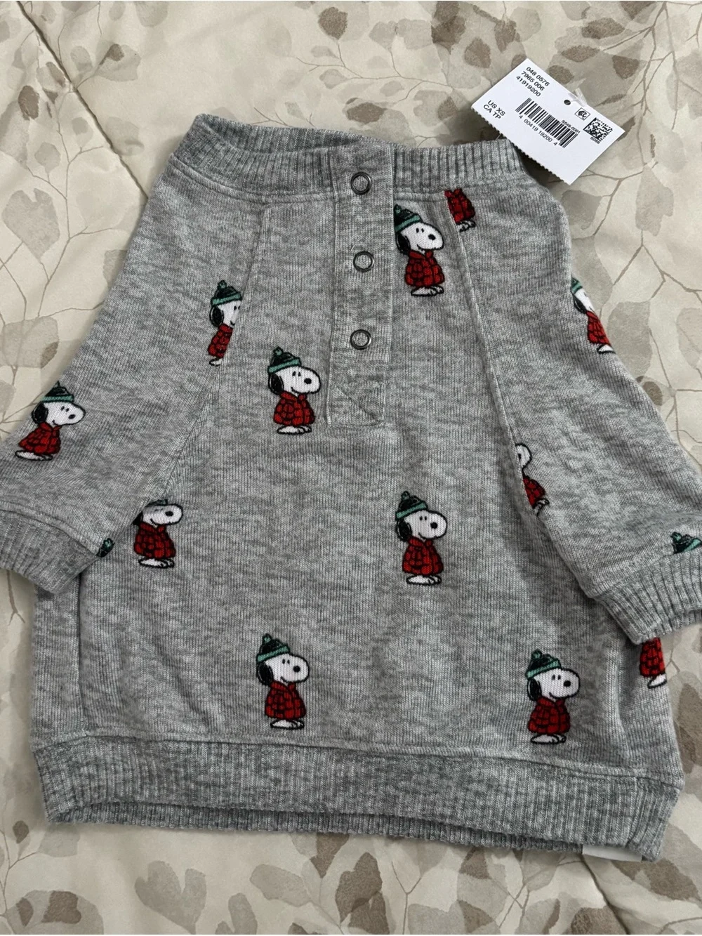 American Eagle Outfitters Grey Knit Dog Sweater with Red & Green Snoopy Motif